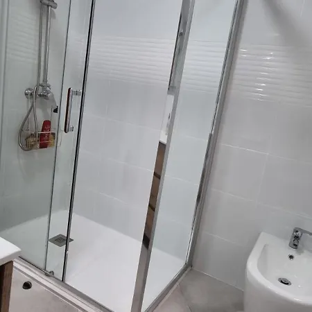 Habitacion Matrimonial Cerca A La Playa De Poniente ホームステイ *