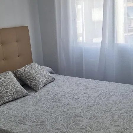 Habitacion Matrimonial Cerca A La Playa De Poniente ホームステイ